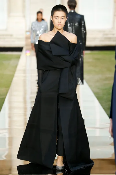 Look 15